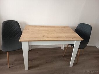 Jídelní stůl + 4 židle