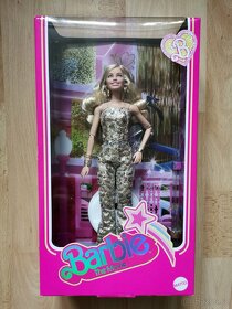 Barbie The Movie Margot ve třpytivém filmovém overalu