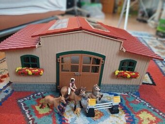 Schleich Farm Life velká stáj s koňmi