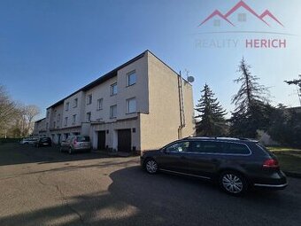 Pronájem cihlového bytu 3+1/B, 100 m2 + garáž, obec Všehrdy