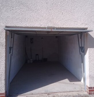 Pronájem garáže 20m2, Plzeň, Univerzitní ul.