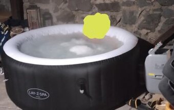 Prodám nafukovací vířivku - 1
