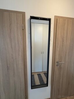 Zrcadlo s černým rámem 40x150