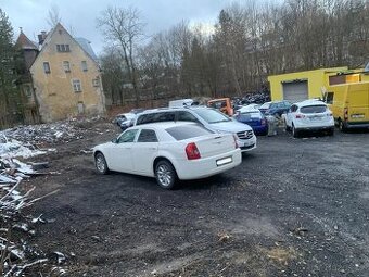 Prodám Chrysler 300C LX 2.7 2009 na díly– bez motoru a TP