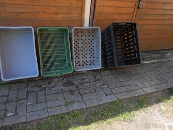 Prodám plastové přepravky