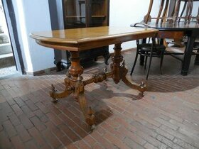 Starožitný stůl historismus