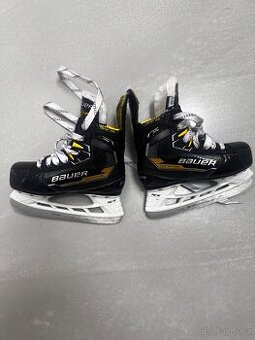 Brusle Bauer Supreme M4 D Y10