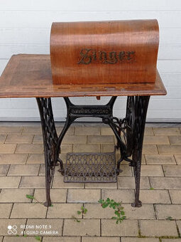 prodám starý šlapací šicí stroj SINGER