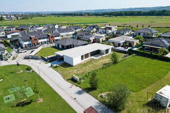 Novostavba s chytrou domácností na lukrativním místě ve Včel