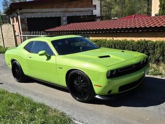 Dodge challenger 5.7 RT plus
