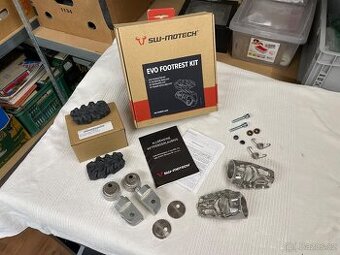 Stupačky SW Motech EVO footrest kit for Triumph