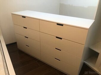 Komoda s 8 zásuvkami