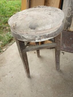 Sedátko od toaletky, taburet