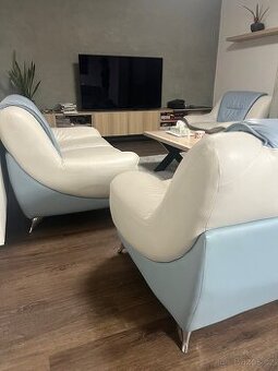 Luxusní kožená modrobílá sedačka