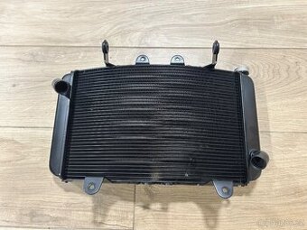 CHLADIČ KTM 890 Duke