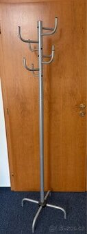 Věšák na šaty