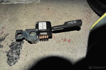 ŠKODA FAVORIT - PŘEPÍNACÍ PÁČKA PRAVÁ, NOVÁ