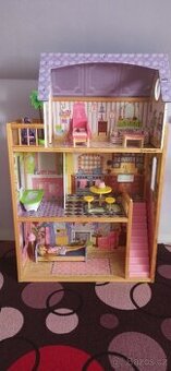 Dřevěný domeček pro panenky