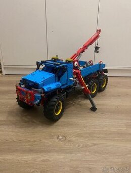 LEGO Technic 42070 Terénní odtahový vůz 6x6
