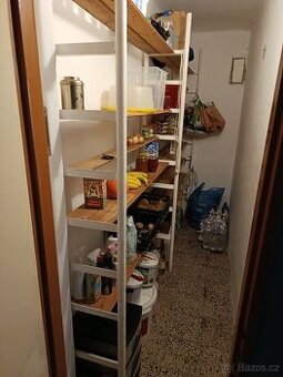 292 cm dlouhý regál do spíže