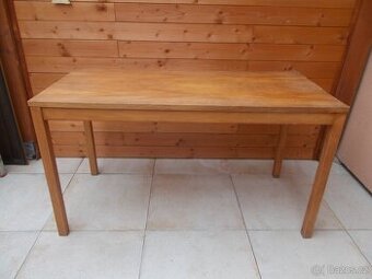 Konferenční stolek.