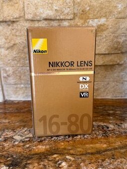 D7000+Nikon16-80+SB900+prislusenstvi
