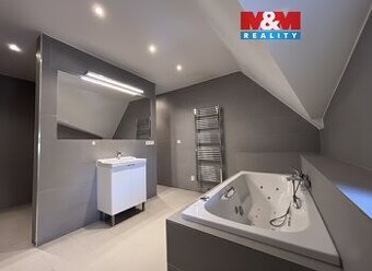 Pronájem podkrovního bytu 1+kk v Zákupech, 65 m²