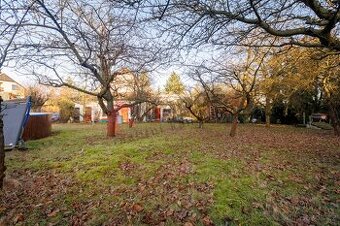 Prodej pozemku v obci Družec 1378m2, Praha - Západ.