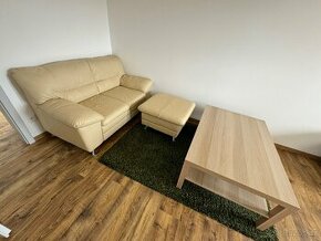 Kožený gauč, taburet, stůl, koberec