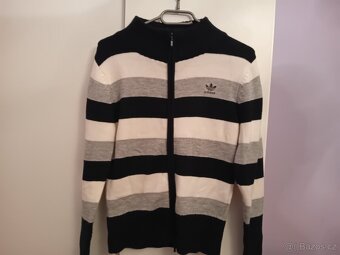 Svetr značky Adidas, velikost M.