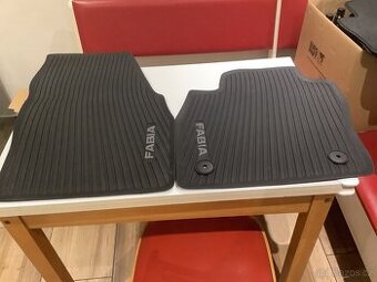 Celoroční gumové koberce na Škodu Fabii - 1