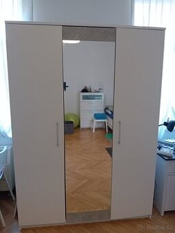 Šatní skříň 150 cm