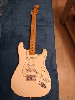 Prodám kytaru Fender Stratocaster