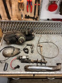 Motor + díly Jawa pionýr 555