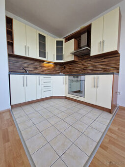 2+kk 69 m2, balkon, ul Padovská, Praha 10