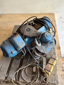 Vrátek stavební nosnost 500 kg