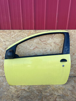 86.PRODÁM LEVÉ PŘEDNÍ DVEŘE PEUGEOT 107