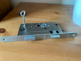 Prodám zámek do dveří včetně klíče