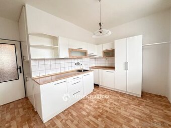 Prodej bytu 3+1 73 m2, užitná plocha 95 m2 + pozemek/zahrada - 1