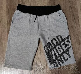 Kraťasy zn. Takko vel. 158