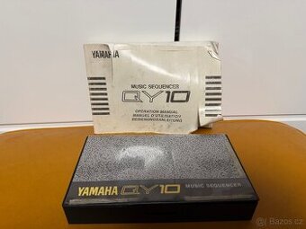 YAMAHA QY10 90'S MINI PORTABLE SYNTHESISER
