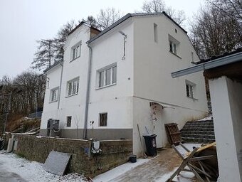 Vila z roku 1904 k prodeji - 2 byty + samostatné studio