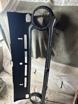 LADA 1300 ŽIGULI  přední maska a prahy