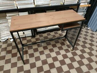 Psací stůl na dvou kolečkách