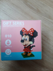 Stavebnice typu Lego, plyšáci, puzzle, panenky, nářadí