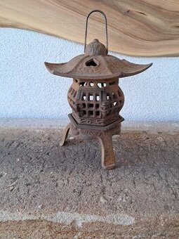 japonská litinová lucerna