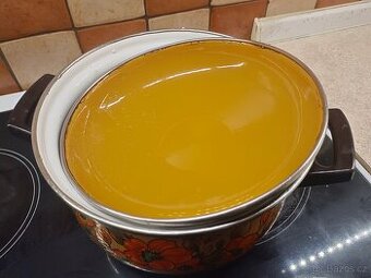 Starý smaltovaný hrnec