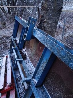 Prodám masivní radlici za traktor