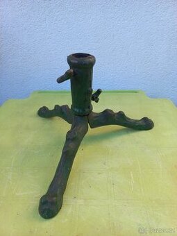 Stojánek na vánoční stromek litinový