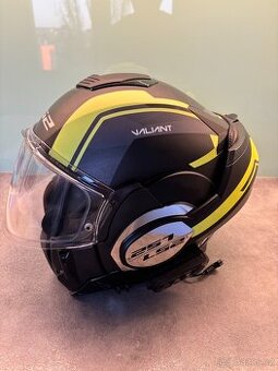 Překlápěcí helma na motorku